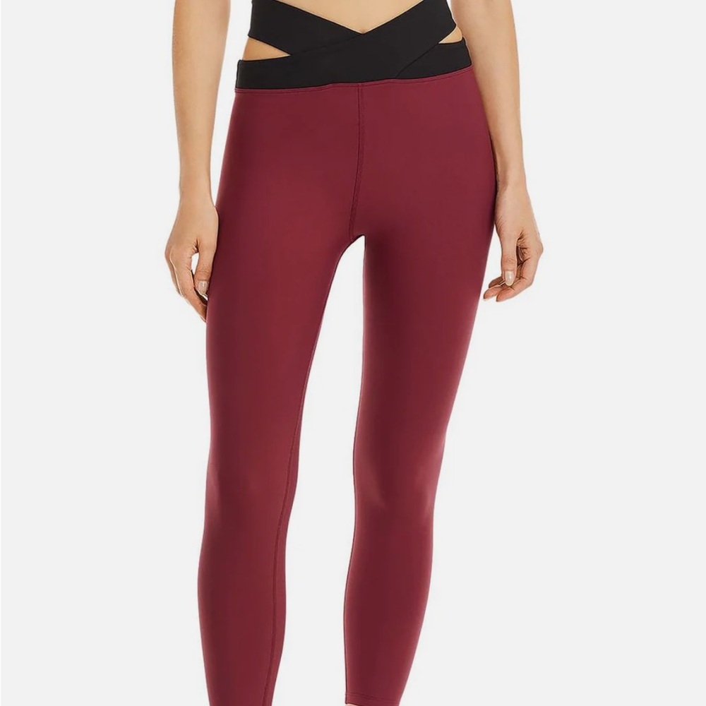 NWT AQUA Athletic Leggings Size Small